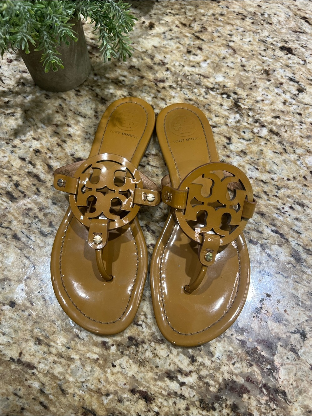 TORY BURCH Miller Tan Patent Leather Thong Sandal 9M